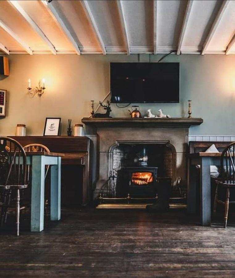 Peak District, The Greyhound Inn, Warslow Circa 1750 Exterior foto